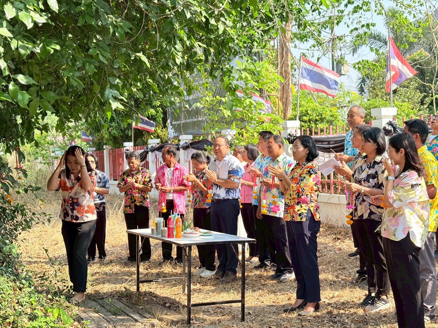 title - ส.ป.ก. ยโสธร จัดพิธีเจริญพระพุทธมนต์ทำบุญถวายภัตตาหารเพลแด่พระสงฆ์ พิธีสักการะศาลเจ้าที่และสิ่งศักดิ์สิทธิ์ประจำสำนักงาน เนื่องในเทศกาลวันขึ้นปีใหม่ไทย